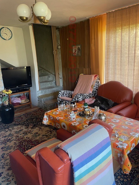 Продава КЪЩА, с. Углярци, област Перник, снимка 3 - Къщи - 56297047