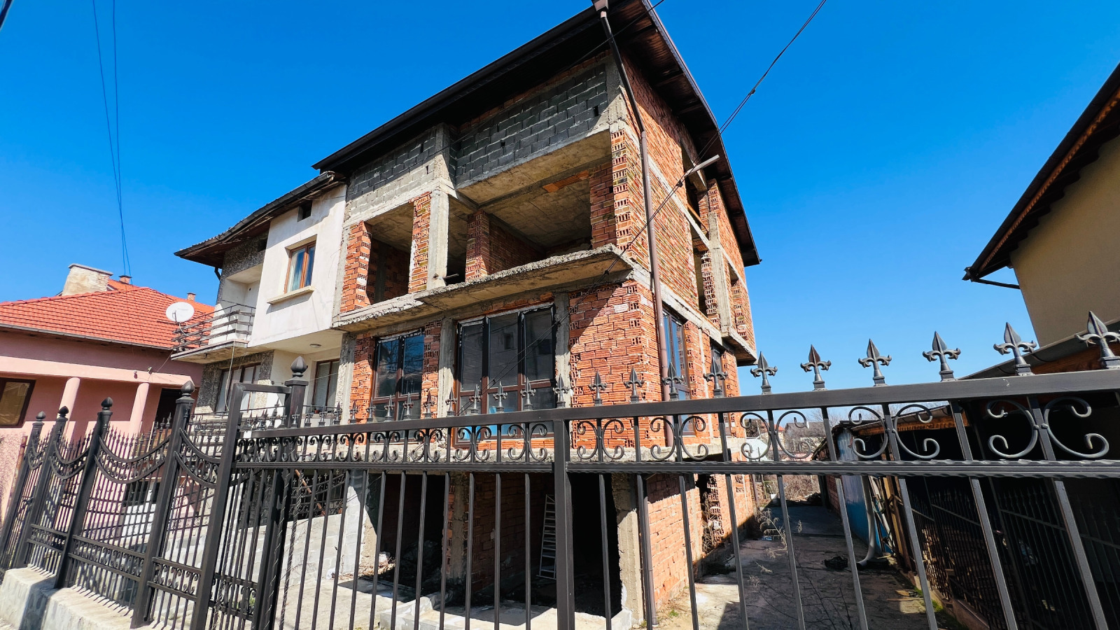 Продава КЪЩА, гр. Вършец, област Монтана