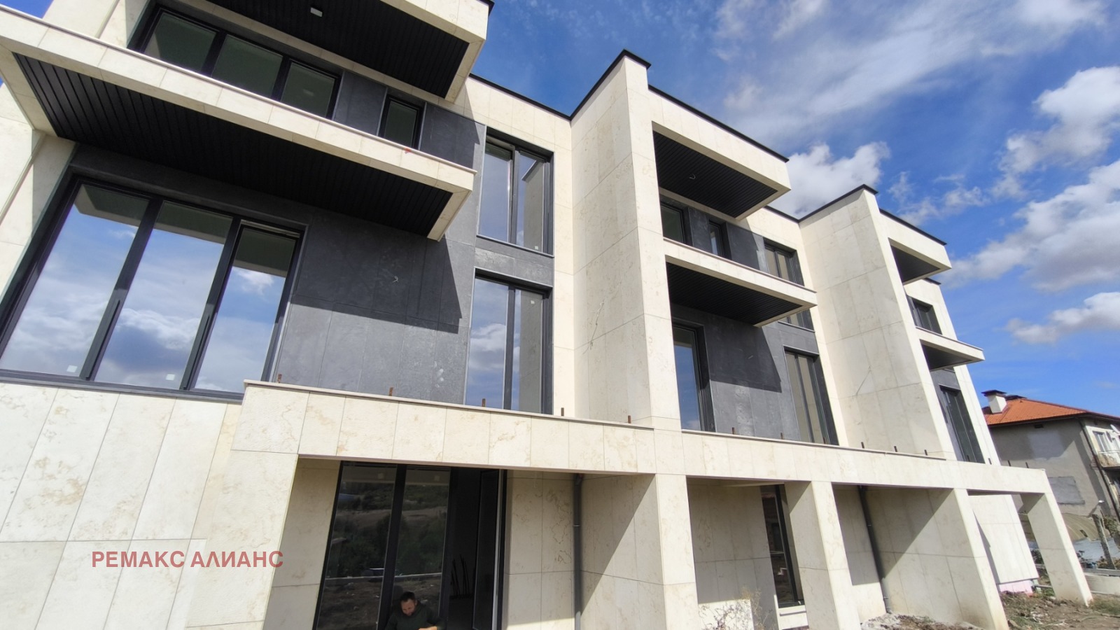 Продава КЪЩА, с. Гурмазово, област София област