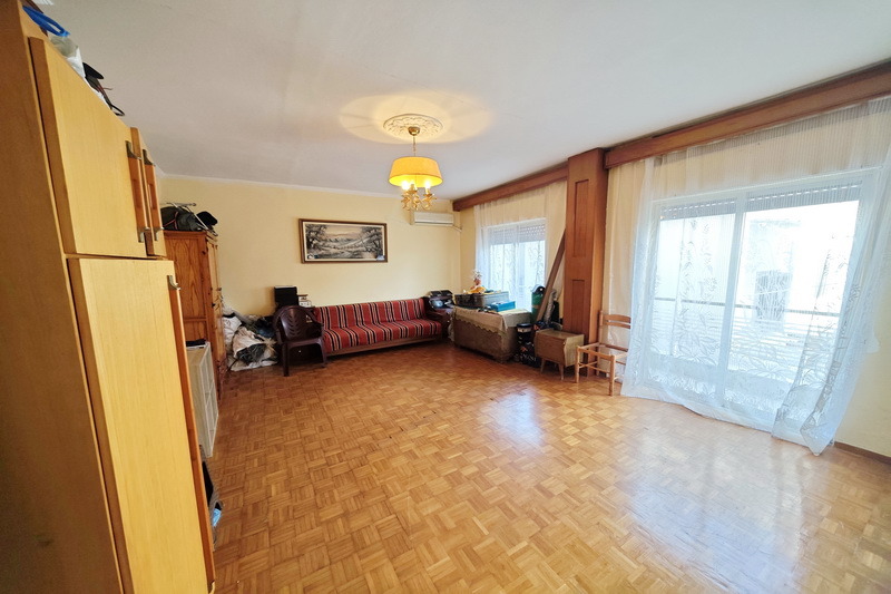 Продава 4-СТАЕН, Извън страната, област Извън страната
