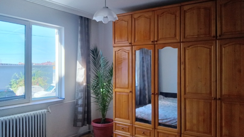 Продава КЪЩА, гр. София, Требич, снимка 9 - Къщи - 52750560