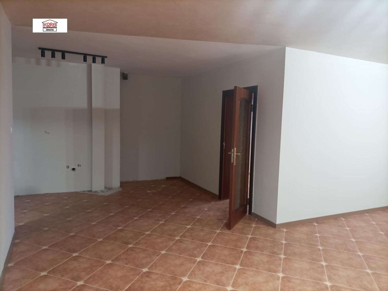 Продава 2-СТАЕН, гр. Плевен, Идеален център, снимка 2 - Апартаменти - 49267749