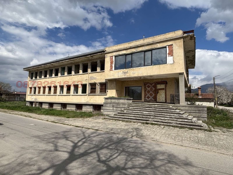 Продава САМОСТОЯТЕЛНА СГРАДА в област Пловдив, с. Дъбене - 900 кв.м / 270 000 € » 528 074.10 лв.