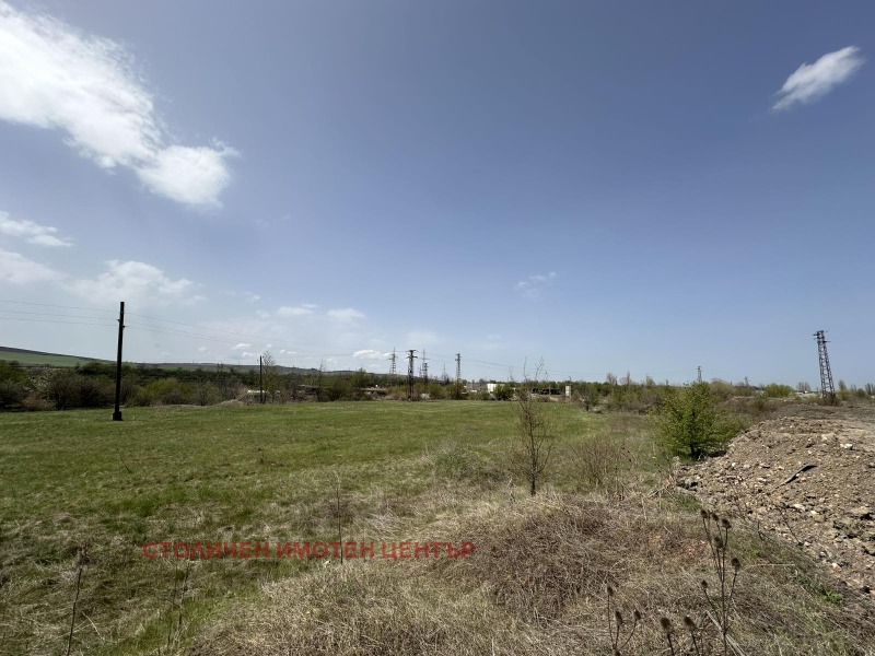 Продава ЗЕМЕДЕЛСКА ЗЕМЯ, гр. Перник, област Перник, снимка 3 - Земеделска земя - 53557158