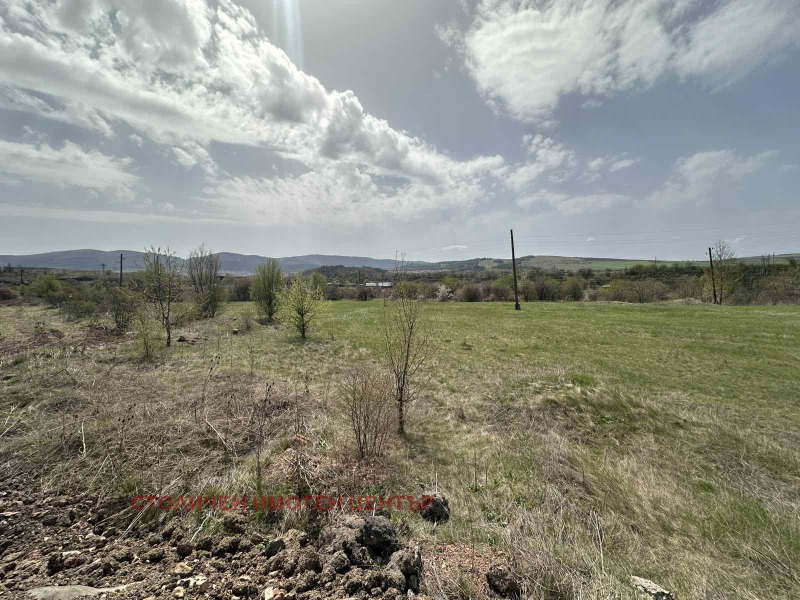 Продава ЗЕМЕДЕЛСКА ЗЕМЯ, гр. Перник, област Перник, снимка 4 - Земеделска земя - 53557158