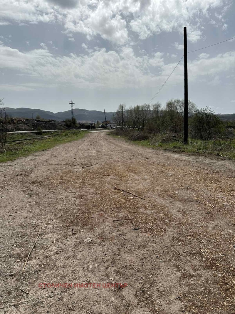 Продава ЗЕМЕДЕЛСКА ЗЕМЯ, гр. Перник, област Перник