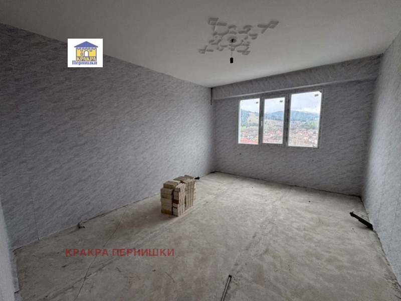 Продава 3-СТАЕН в област Перник, гр. Радомир - 90 кв.м / 66 467.94 € » 130 000 лв., КРАКРА ПЕРНИШКИ