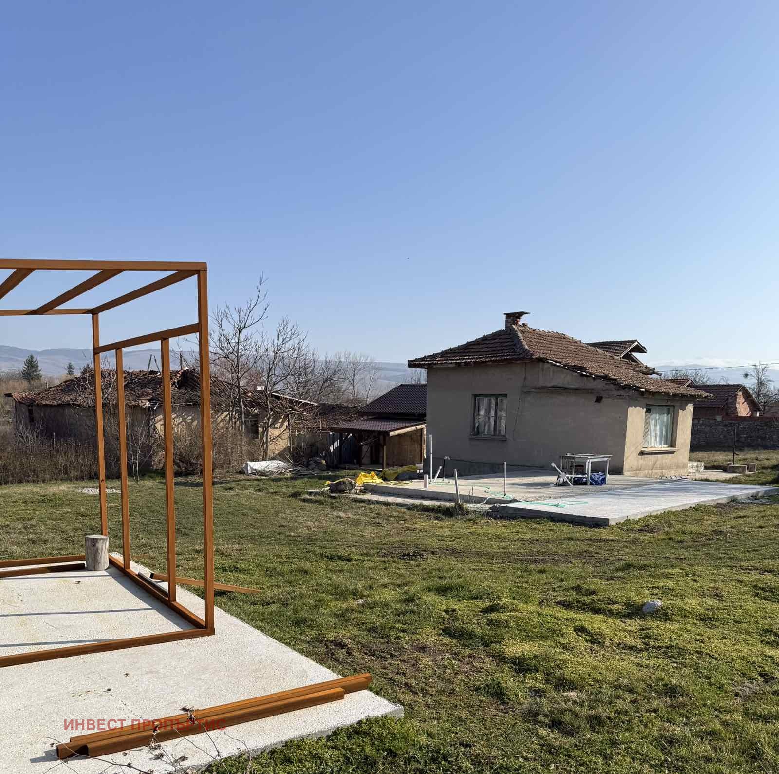 Продава КЪЩА, с. Стефаново, област Перник, снимка 2 - Къщи - 53869518