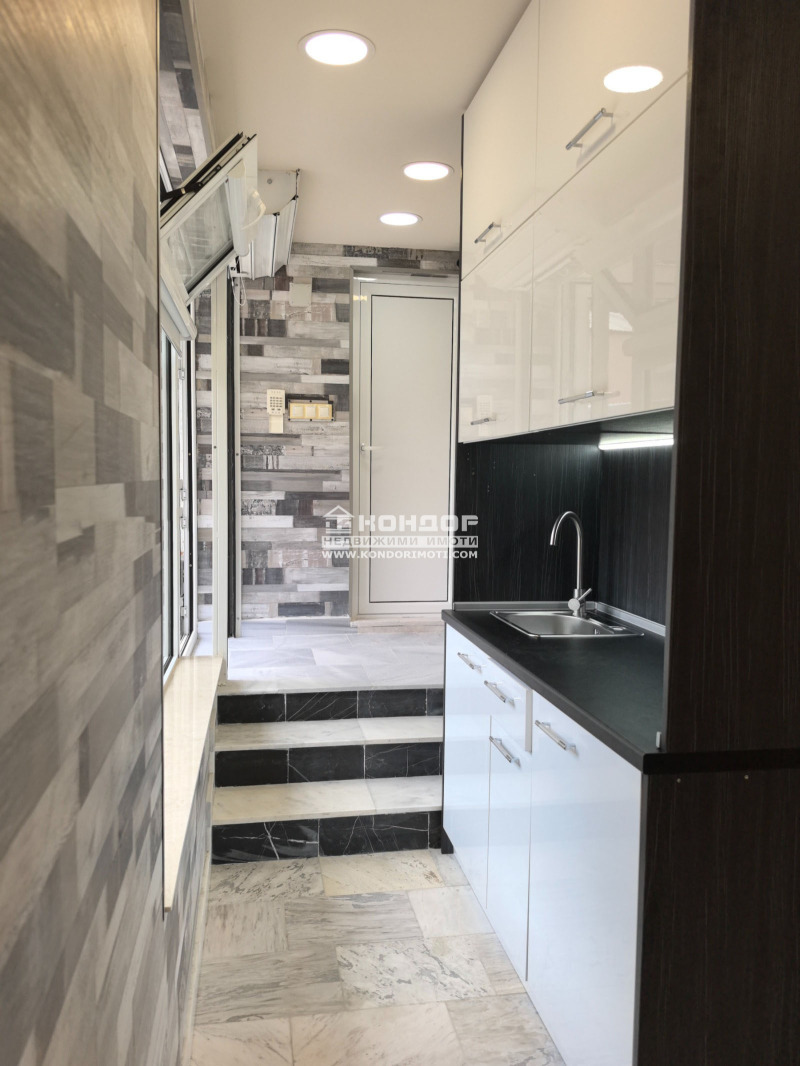 En venta  Oficina Plovdiv , Tsentar , 32 metros cuadrados | 31038853