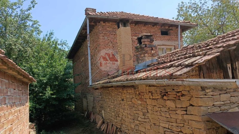 Продава КЪЩА, с. Лесичери, област Велико Търново, снимка 13 - Къщи - 52622652