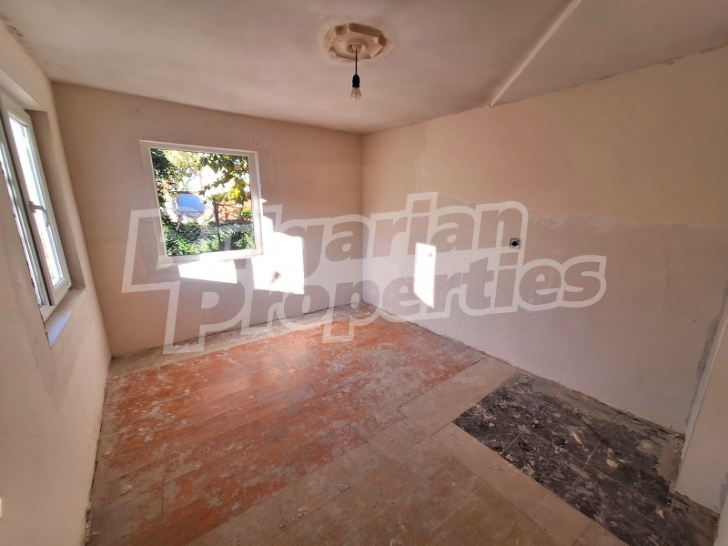 Продава КЪЩА, гр. Левски, област Плевен, снимка 2 - Къщи - 52636663