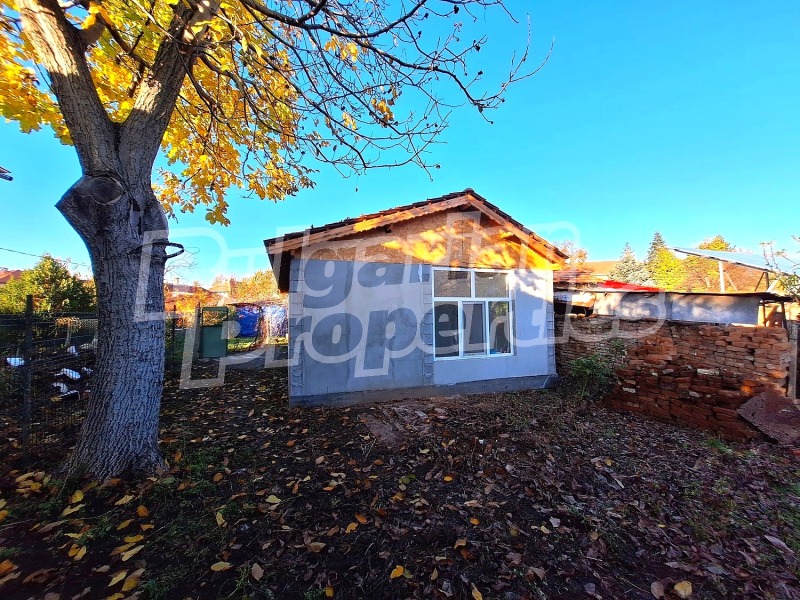 Продава КЪЩА, гр. Левски, област Плевен, снимка 10 - Къщи - 52636663