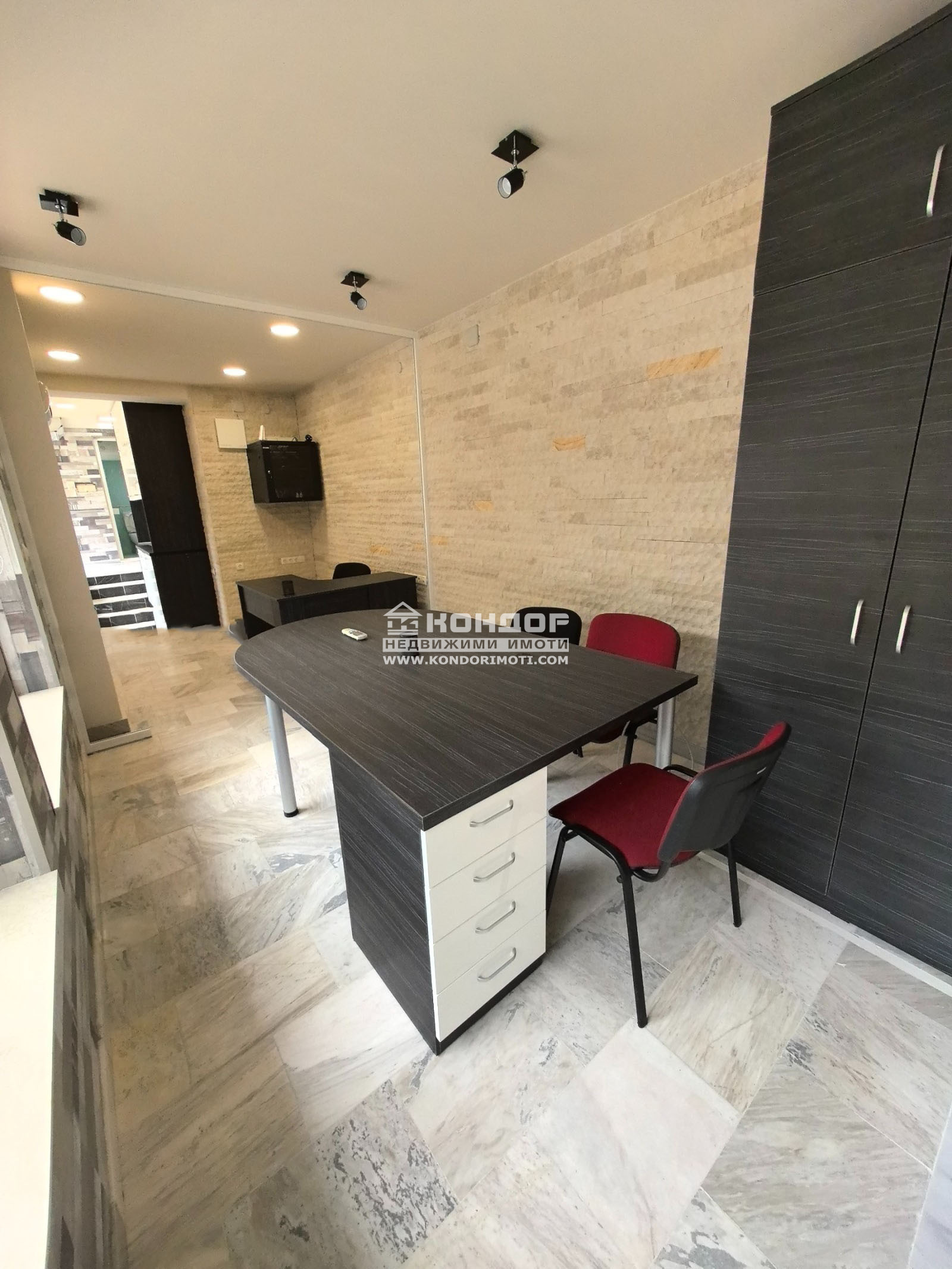 Продава ОФИС, гр. Пловдив, Център, снимка 2 - Офиси - 51327777