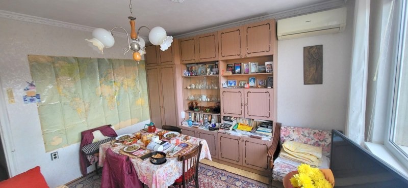 Продава МНОГОСТАЕН, гр. Карнобат, област Бургас, снимка 2 - Апартаменти - 52612964