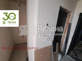 2-стаен град Варна, Бриз 8