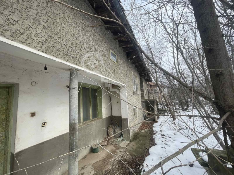 Продава КЪЩА, с. Козловец, област Велико Търново, снимка 3 - Къщи - 49360210