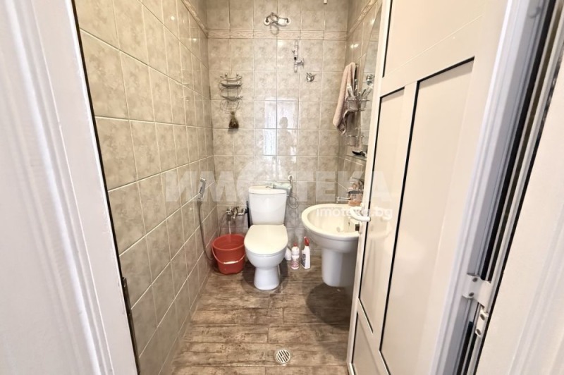 Продава КЪЩА, с. Гложене, област Ловеч, снимка 7 - Къщи - 52319262