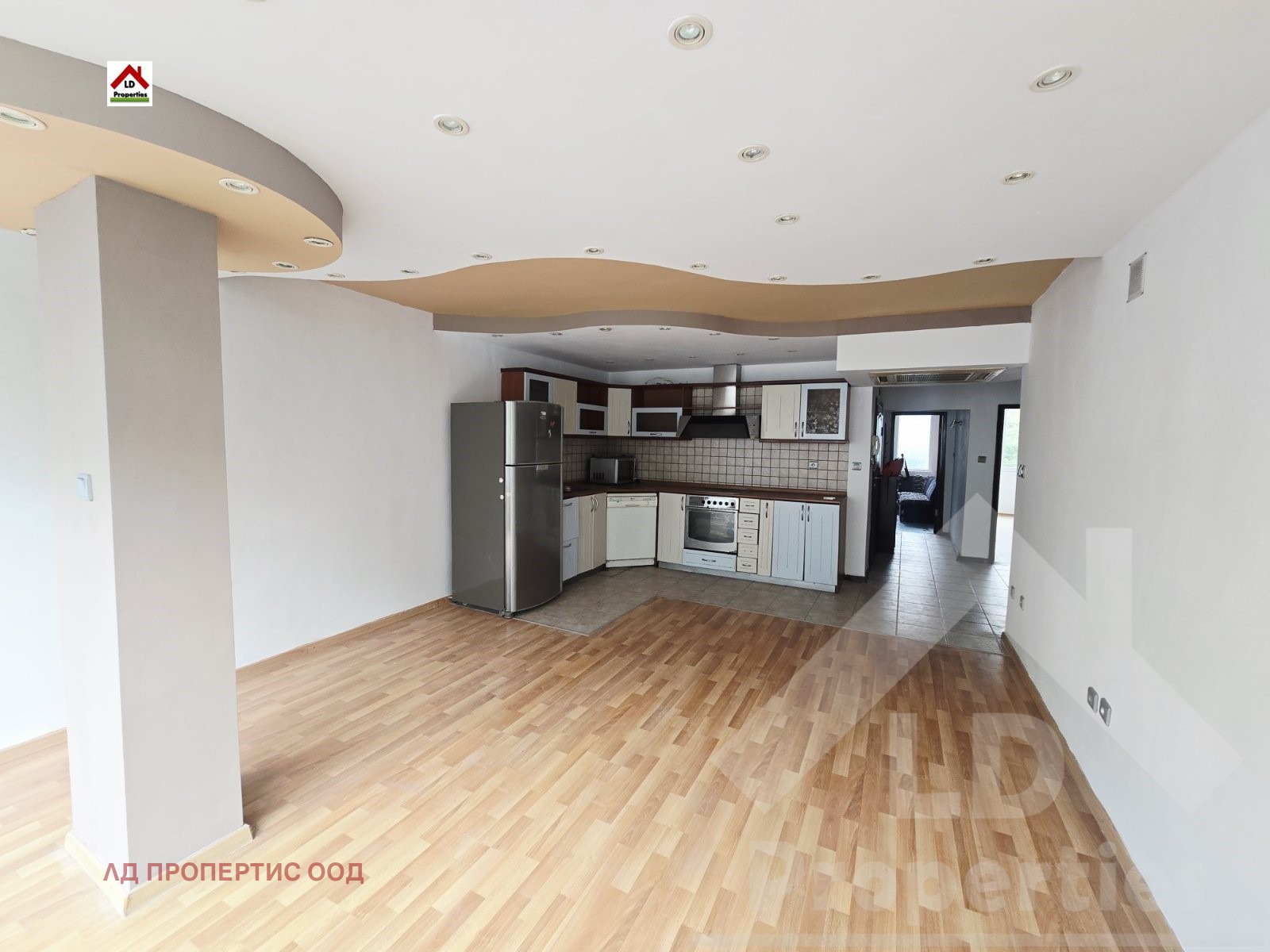 Продава 3-СТАЕН, гр. Варна, Централна поща