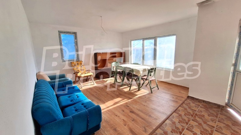 Продава КЪЩА, с. Божурец, област Добрич, снимка 11 - Къщи - 52848424