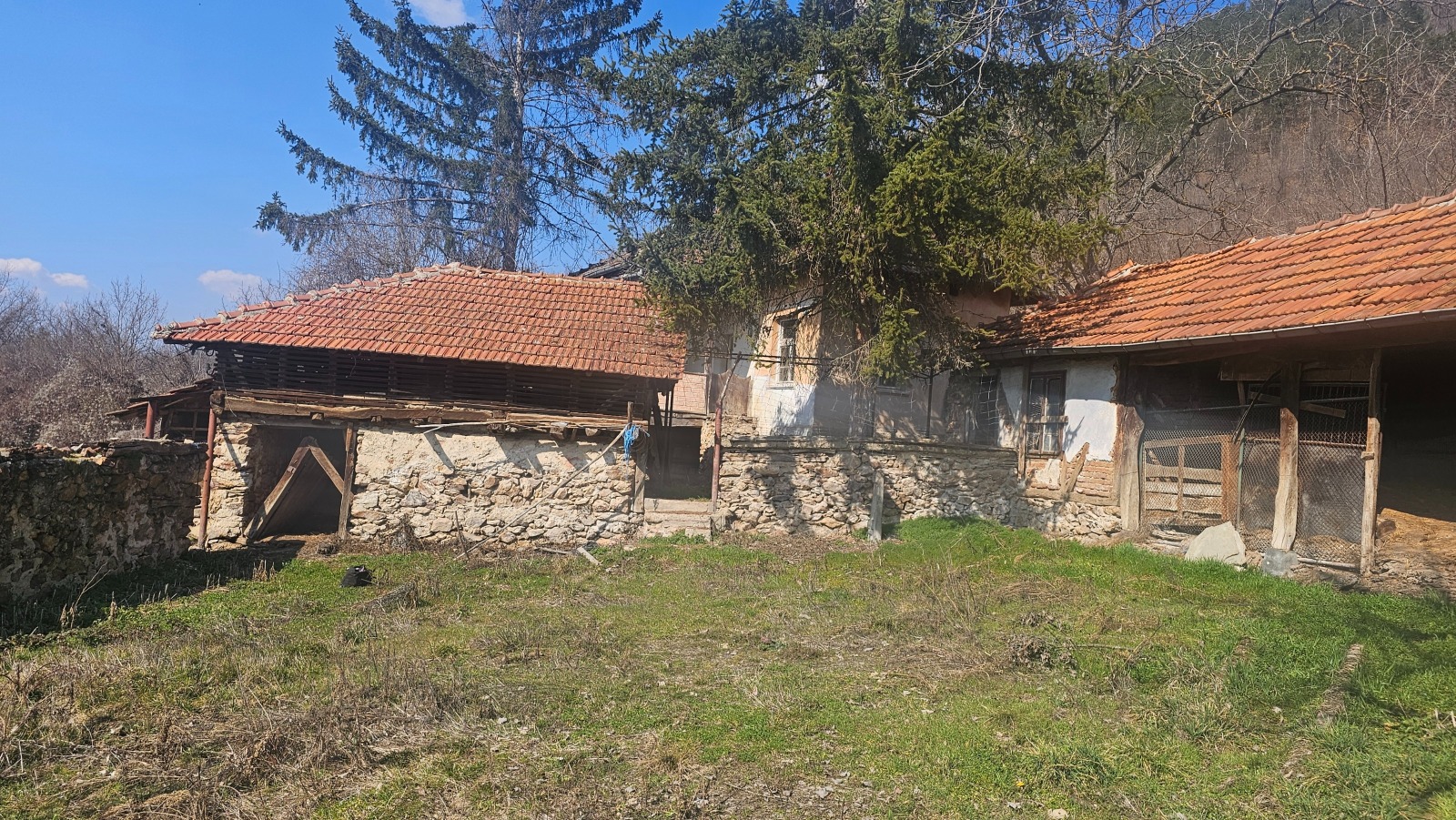 Продава КЪЩА, с. Разлив, област София област