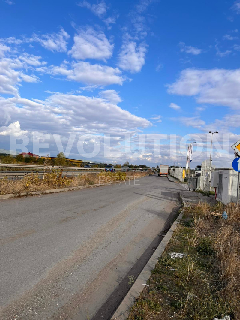 Продава ПАРЦЕЛ в град София, с. Горни Богров - 2999 кв.м / 360 000 € » 704 098.80 лв., РЕВОЛЮШЪН ЕСТЕЙТ