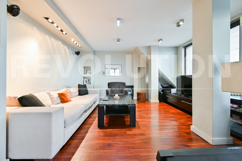 En venta  3+ dormitorios Sofia , Vitosha , 220 metros cuadrados | 62987180