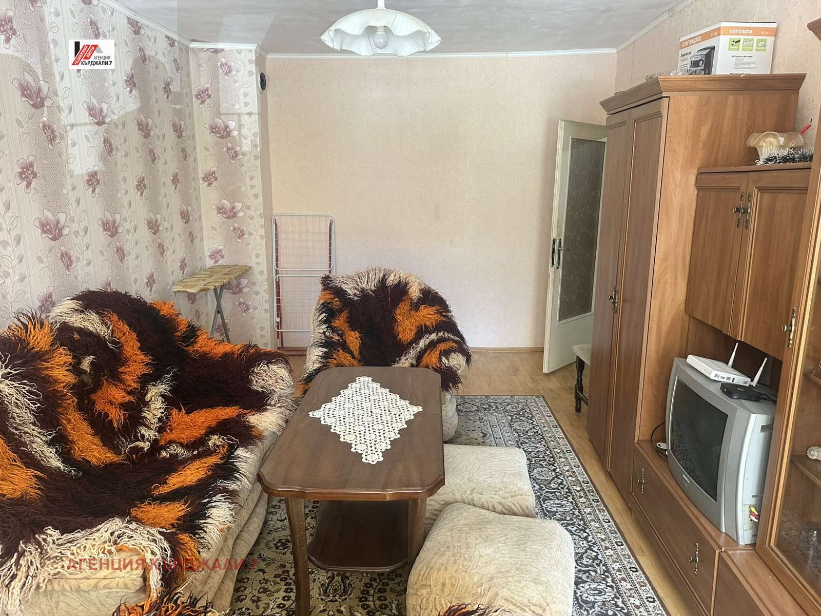 Продава 2-СТАЕН, гр. Кърджали, Възрожденци, снимка 2 - Апартаменти - 55515601