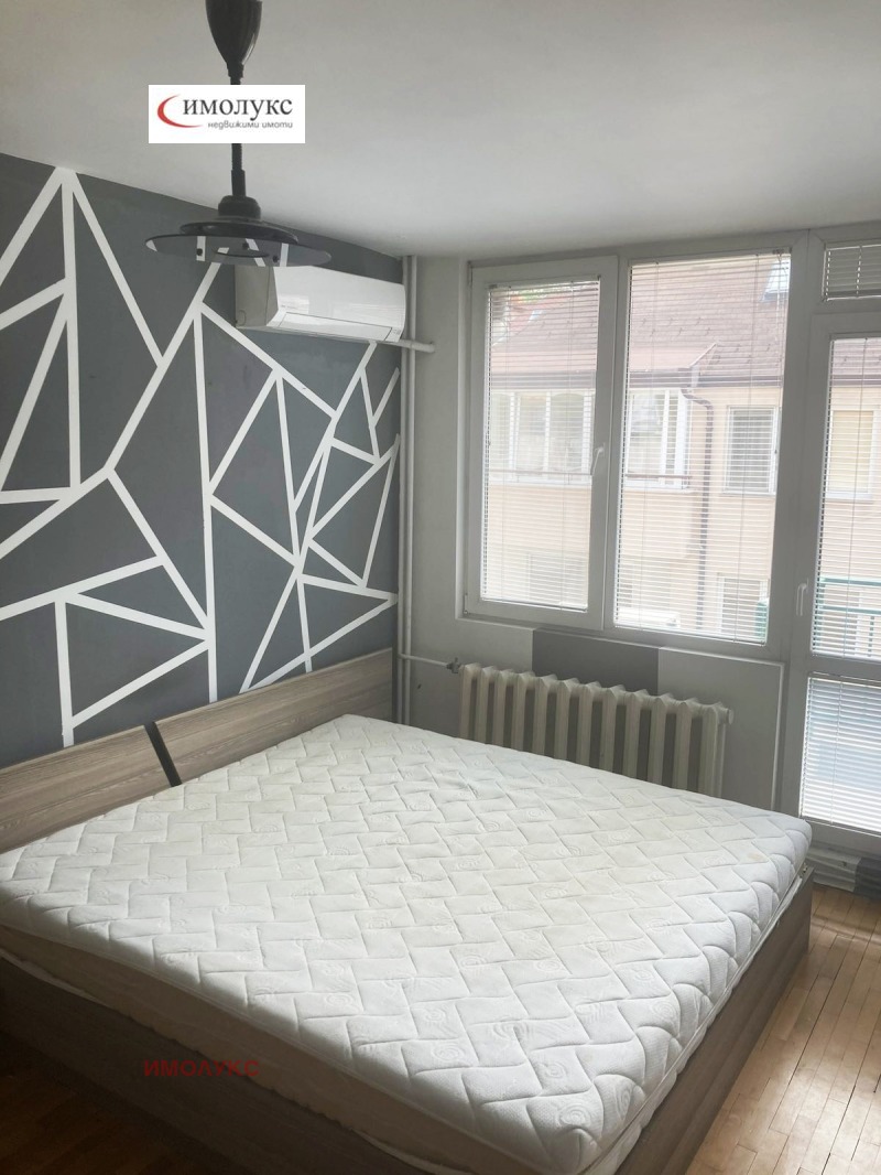 Продава 3-СТАЕН, гр. София, Оборище, снимка 2 - Апартаменти - 52659841