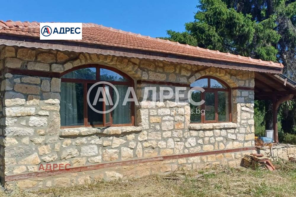 Продава КЪЩА, с. Искър, област Варна