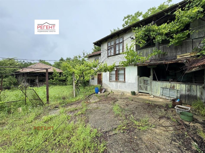 Продава КЪЩА в област Габрово, с. Думници - 222 кв.м / 51 128.68 € » 99 999 лв., РЕГЕНТ