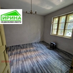 1 chambre Tsentar, Choumen