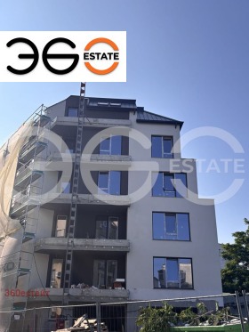 Продава 4-стаен град Варна Базар Левски - [1] 