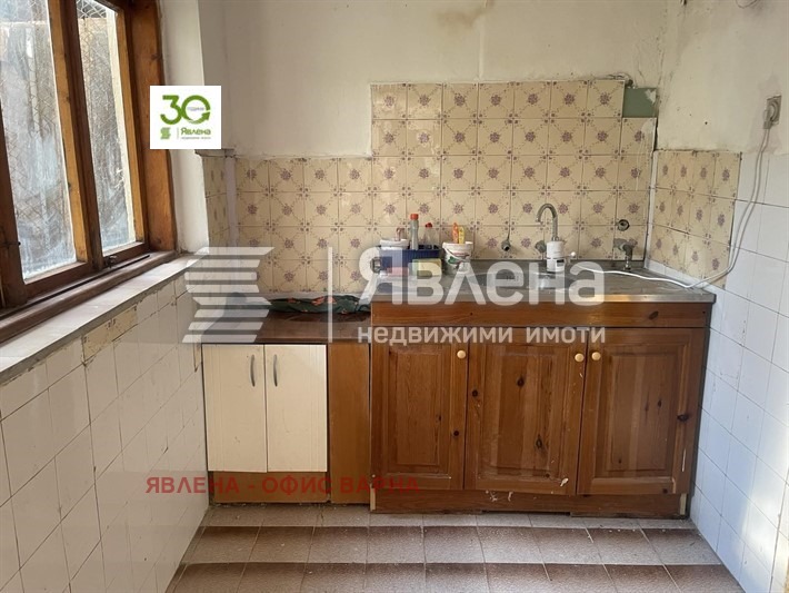 Продава ЕТАЖ ОТ КЪЩА, гр. Варна, Цветен квартал, снимка 2 - Етаж от къща - 56077654