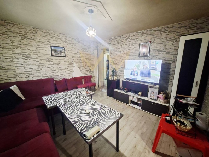 Продава КЪЩА, гр. Варна, Христо Ботев, снимка 2 - Къщи - 53590935