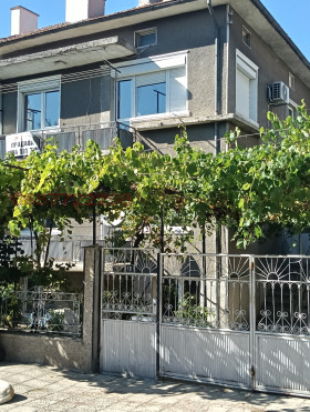 Продава  Къща, гр. Аксаково