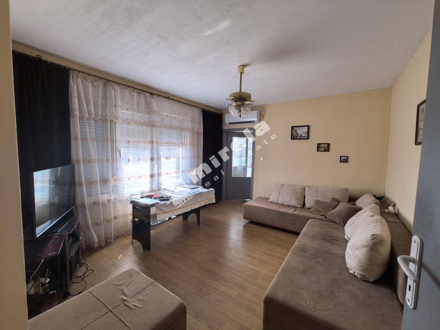 Продава ЕТАЖ ОТ КЪЩА, гр. Ямбол, Център, снимка 2 - Етаж от къща - 54078790