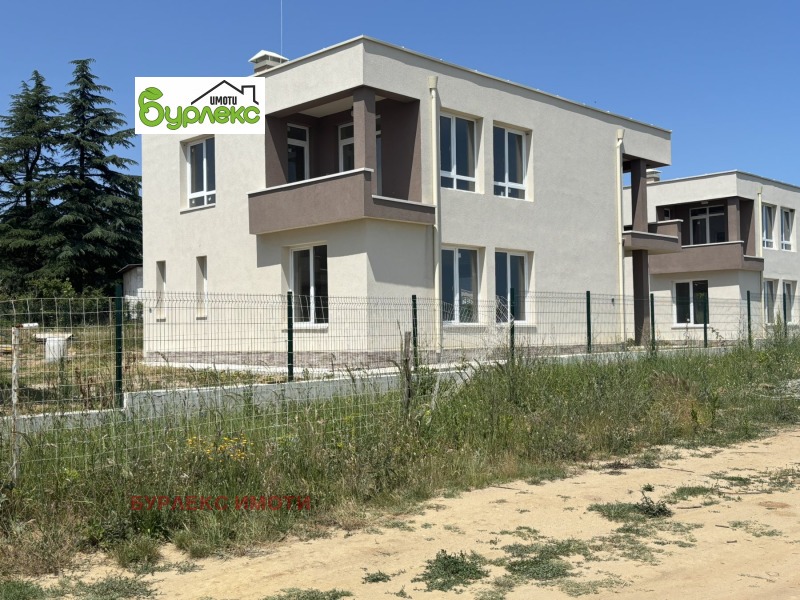 In vendita  Casa Varna , m-t Borovets - iug , 200 mq | 52665534