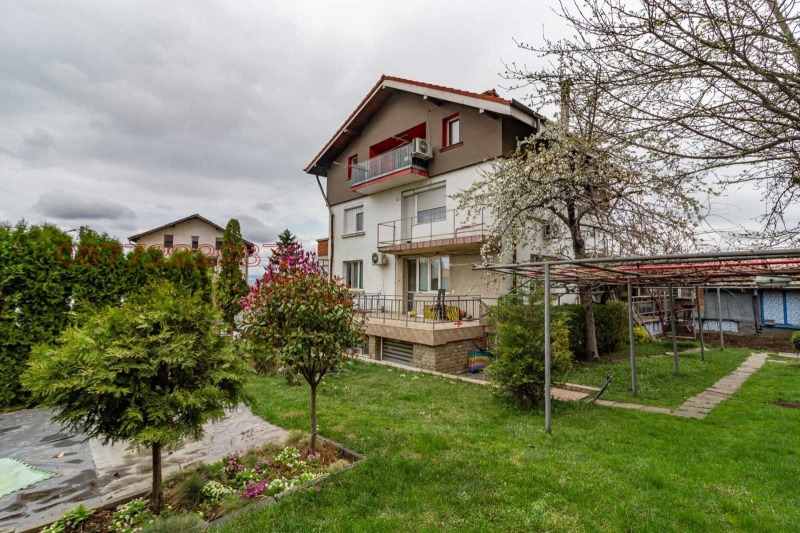 Продава КЪЩА, гр. София, Филиповци