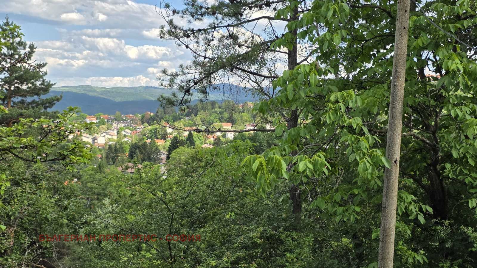 Продава КЪЩА, гр. София, с. Бистрица