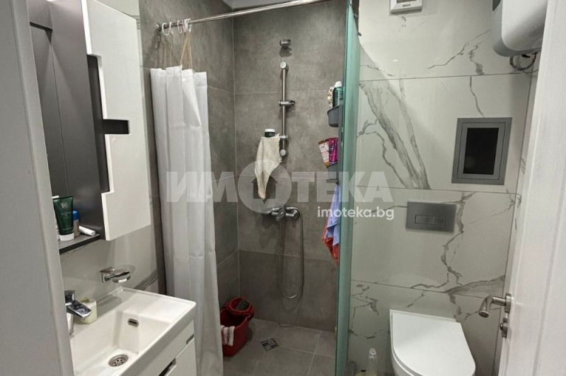 En venta  Estudio Plovdiv , Mladezhki Jalm , 48 metros cuadrados | 71029044 - imagen [12]