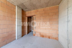 1 chambre Pobeda, Varna 11