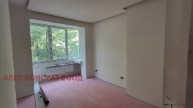 Продава  4-стаен, град София