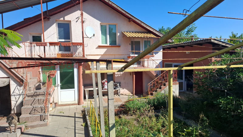 Продава КЪЩА, с. Тученица, област Плевен