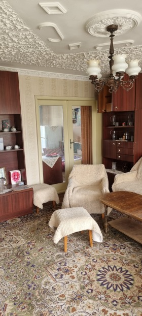 Продажба на четеристайни апартаменти в град Разград - изображение 1 