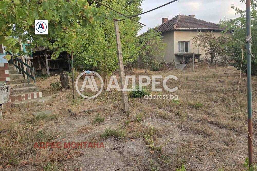 Продава КЪЩА, с. Боровци, област Монтана