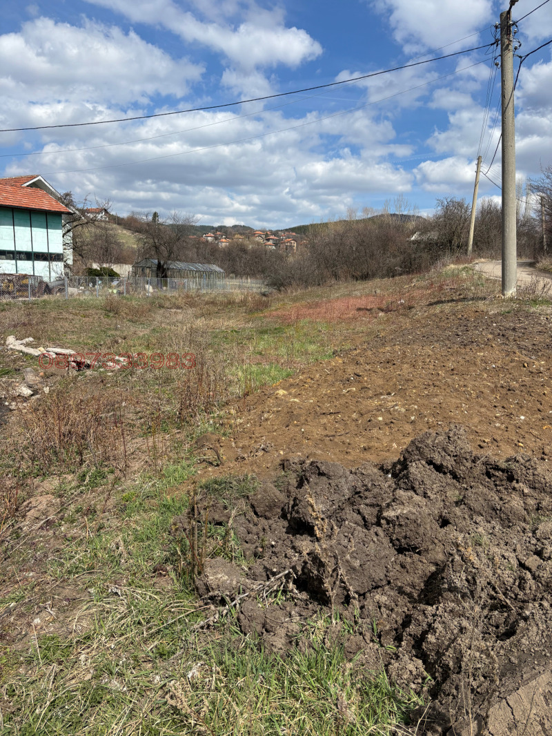 Продава ПАРЦЕЛ в област Перник, с. Люлин - 1000 кв.м / 47 500 € » 92 901.93 лв.