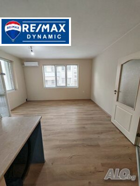 1 chambre Vazrajdane, Bourgas 1