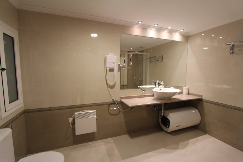 En venta  2 dormitorios región Blagoevgrad , Bansko , 134 metros cuadrados | 39618639 - imagen [3]