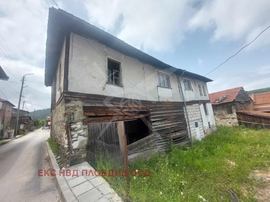 Продава КЪЩА, гр. Батак, област Пазарджик