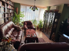 Maisonette Idealen tsentar, Pleven